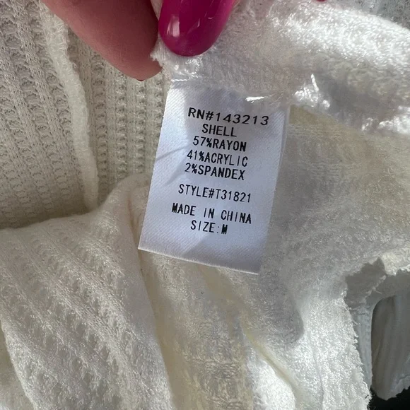 Miss Love waffle knit Vee neck distressed/raw edge long sleeve blouse. - Picture 5 of 6